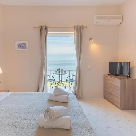 Eden Sea View Mesongí